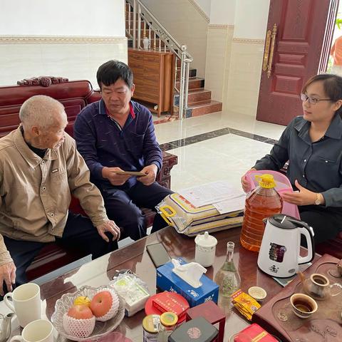 南滨居新春慰问红华区老党员 、困难党员      组织关怀暖人心