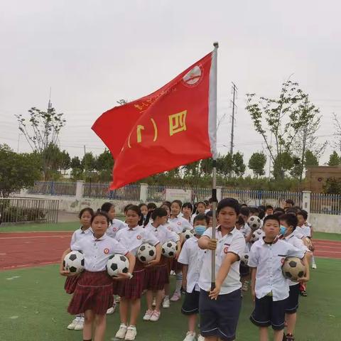 魅力足球操    快乐大课间