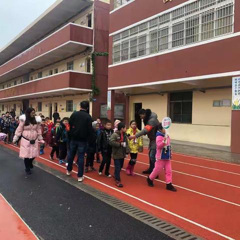 象山中心小学深化创建全国文明城市工作简报12.10