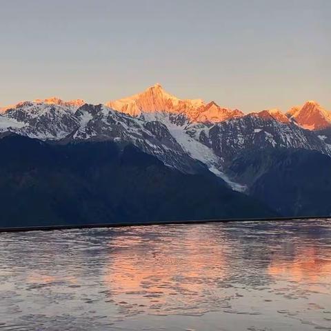 日照金山