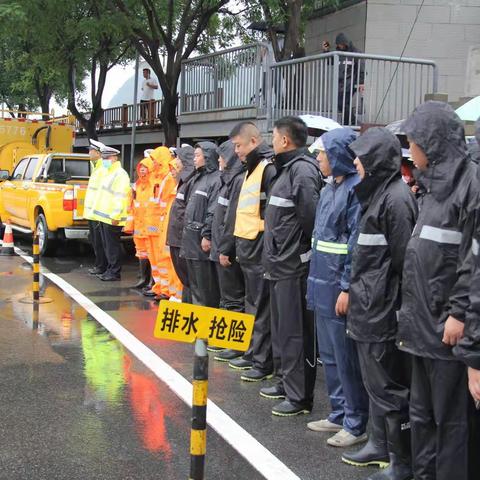 联合行动 以练备战 市城管局组织开展城区排水防涝应急抢险演练