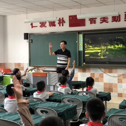 “走进童心，呵护成长”——记二年三班上学期家长公益课堂