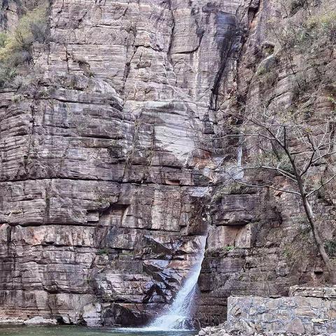 河南八日行第三天一游览丹分沟大峡谷、洛阳白马寺、洛邑古城。