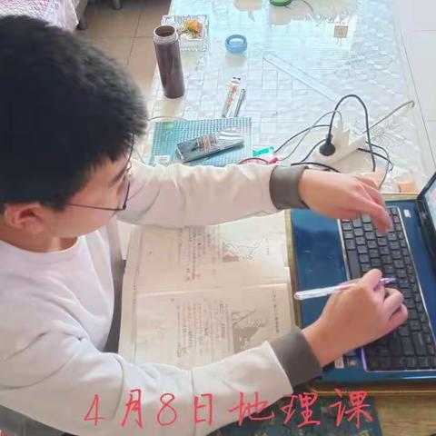 “离校不离学        宅家线上学”---八年级①班线上教学第一天活动掠影