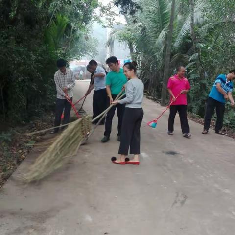 富伟村党支部组织党员开展党日活动