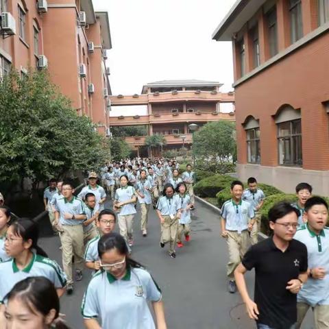 让生命行走在安全的绿色大道上——国防教育暨衔接拓展活动第四天