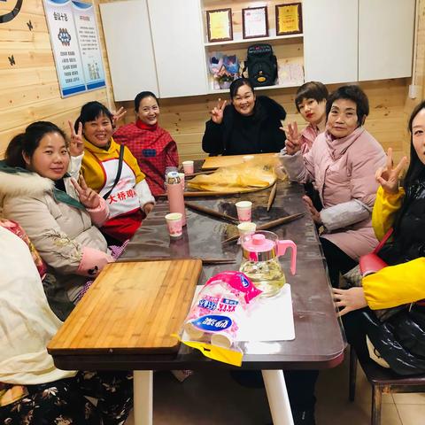 智程幼儿园——伙食委员会包饺子活动