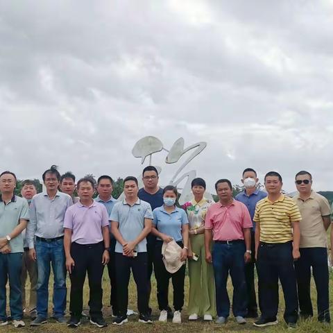 十月田镇：参观学习拓思路 产业振兴促发展