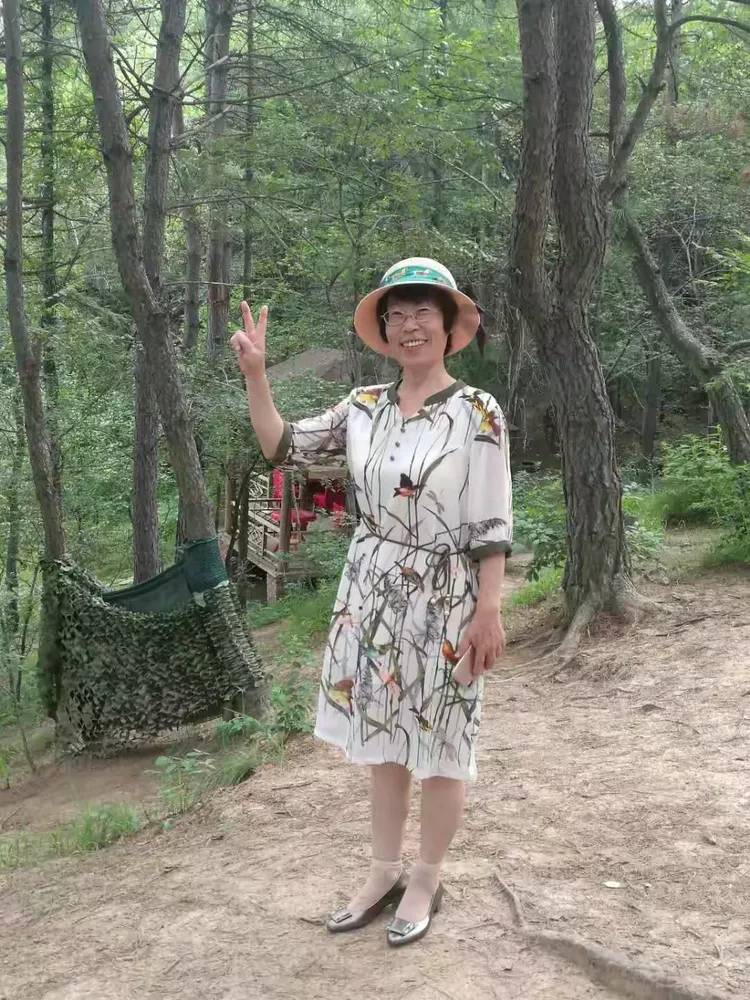 2018年7月29曰，李氏家族二姑，老婶，及兄弟姐妹，小字辈们，在凈月潭避暑山庄乡村人家欢聚一堂。