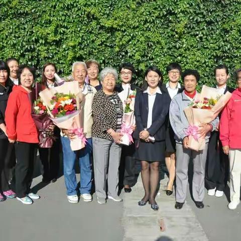 春蚕到死丝方尽，蜡炬成灰泪始干！