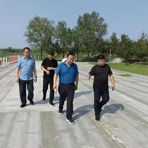 沣东新城安全监管部副部长穆大勇一行督导检查沣河生态景区和橡胶坝管理中心防汛防溺专项工作