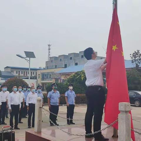 尉氏县门楼任乡：举行庆国庆升国旗仪式