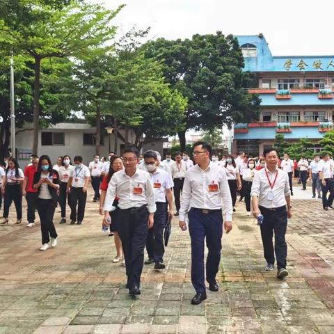 优化教育设施，助推教学发展——港口镇人大代表到港口中学视察指导工作