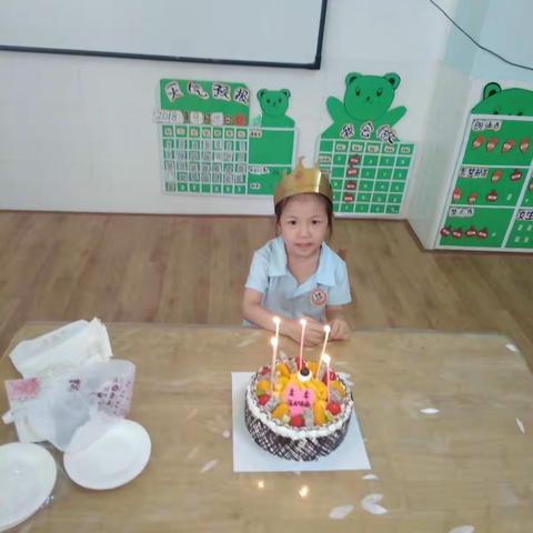 翰林幼儿园中一班柔柔小朋友生日快乐!