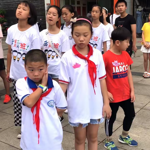 文明礼让我先行争做文明小天使