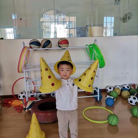 七彩童年幼儿园小班的小允