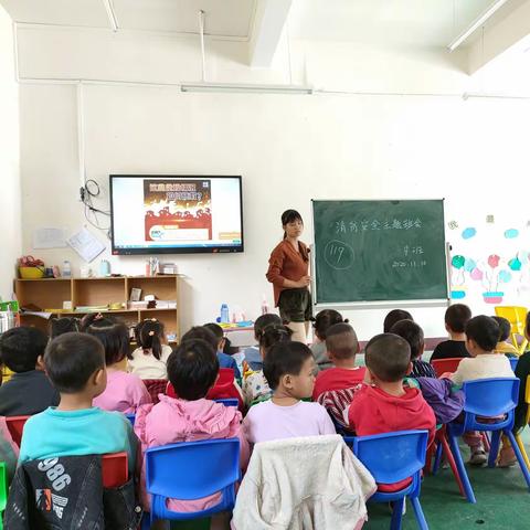 消防安全记心中———六岗幼儿园消防演练活动