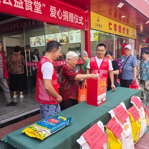 社区旗帜红 | 平时看得出来，爱心午餐里的双向奔赴