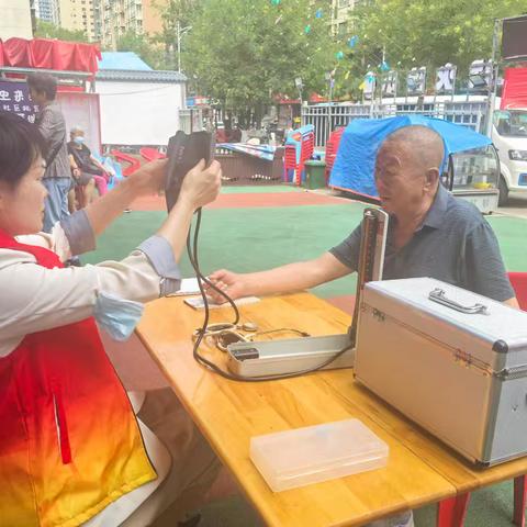 社区旗帜红｜“两个馒头”里的温度哲学