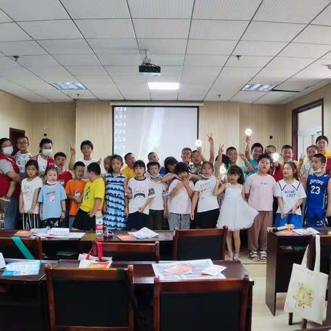 禁毒宣传进社区 守护青春不“毒”行