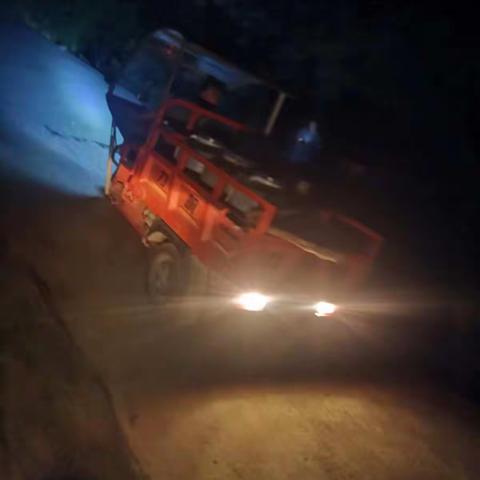 干部同心齐发力，抗旱助农显真情