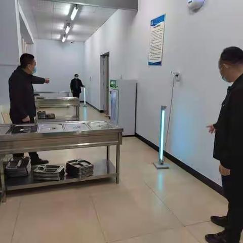 点亮防“诺”的灯光——陵城区实验中学安装紫外线消毒灯