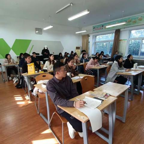 安心恬静        笔端生韵        执笔不辍        翰墨飘香一一教育家书院对新教师和实习生进行钢笔字培训