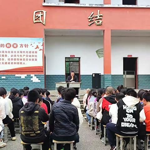 齐心奋进，勇攀高峰——记高洲中学七年级期中考试分析会