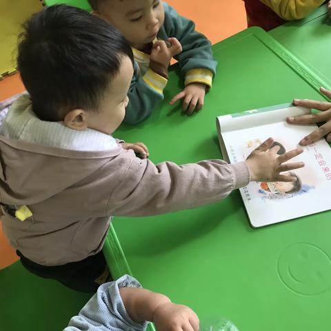 快乐的幼儿园生活—梦苑幼儿园小二班