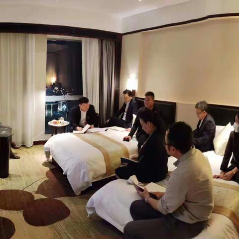 社法组召开临时党支部会议