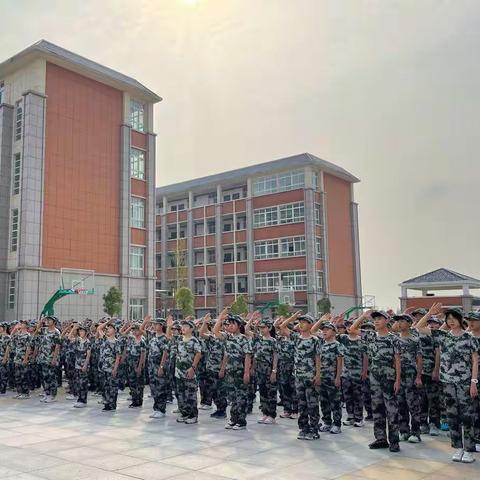 【我们一起向未来】洛阳第一高级中学附属中学（文仲校区）开学典礼暨国防教育拓展训练开班仪式