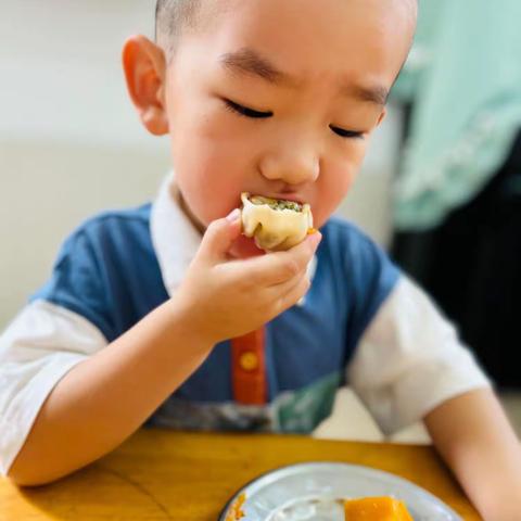 暑假萌娃班 遇见美食  育见美好—《五彩饭团🍙》