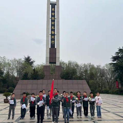 祭英烈 学楷模 做先锋———南京审计大学2020级3中队清明祭扫活动