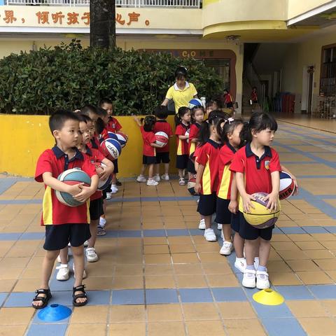 【金贝儿幼儿园】《畅玩篮球🏀乐享运动》之“喜迎二十大、欢度国庆节”第五周篮球主题活动《花样运球》