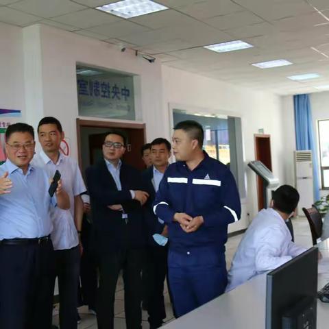 省局总审计师袁小平在旬阳调研纳税服务工作