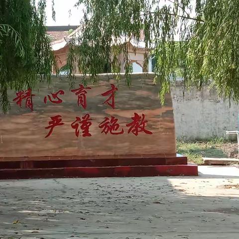 共筑平安校       静等学子归