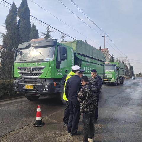 红岛中队严查渣土车