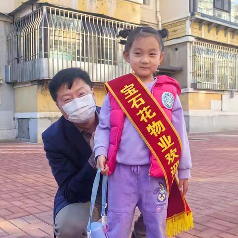 小区活动聚人心，便民服务暖人心