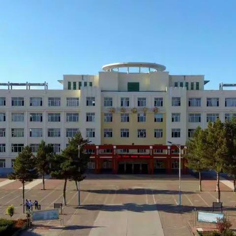 坚定战疫，共克时艰。