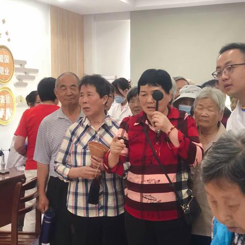 全国爱眼日 义诊办实事