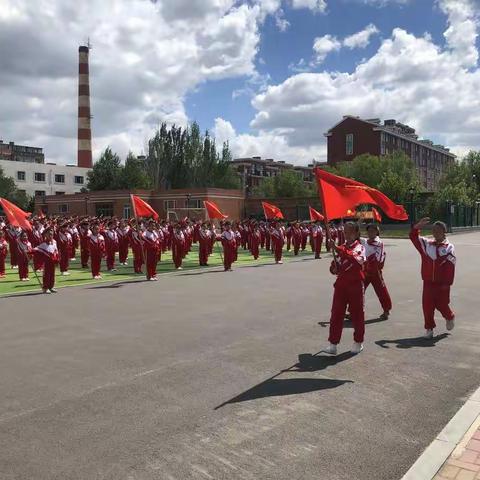 “阳光下成长    快乐中启航”柳影实验学校小学部主题队日活动