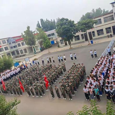 军训思来苦后甜，人若立志趁少年