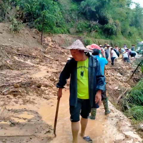 新华村遭暴雨袭击引发洪灾