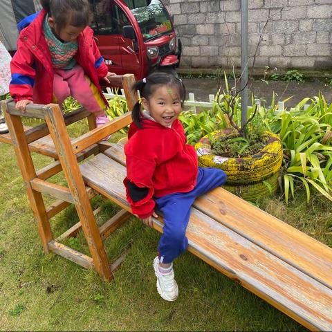 1⃣让每个孩子👶快乐的成长🌳让每个孩子👶接受到平等的关注和关爱❤️让每个孩子👶自主大胆地探索
