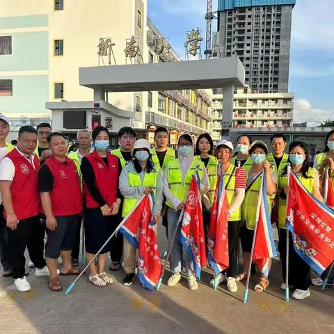 《家校共育》责任担当，为爱护航---记新南小学四(4)班义工护苗