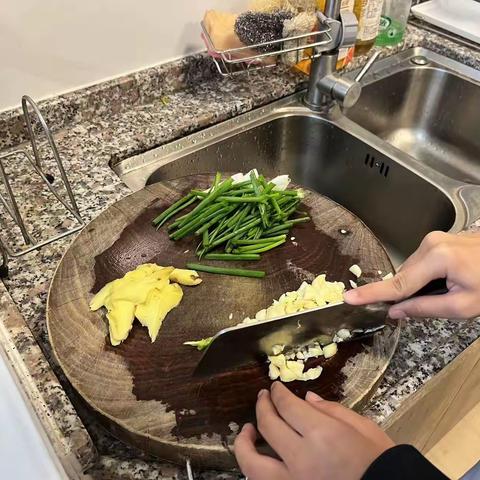 广东韶关实验中学七（4）班肖舒畅美食篇