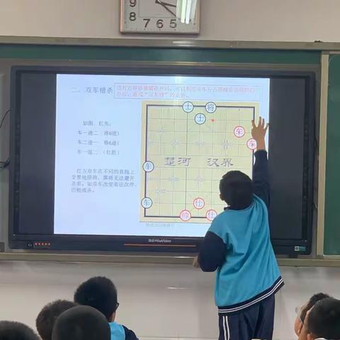 以棋会友 “棋”乐无穷——象棋社团活动小结（第十三周）