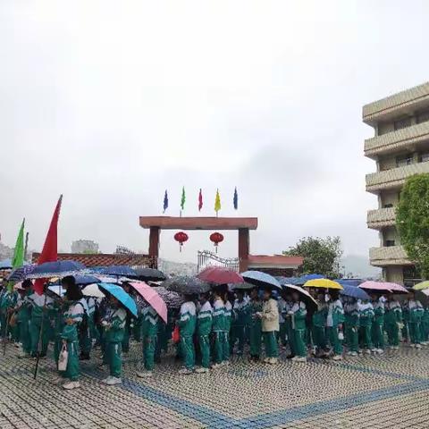 青山忠骨处，烈士魂永存——乐昌二中赴老坪石烈士陵园纪实