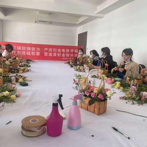 栽花识币见广，花香人美情长——甬城农商银行洪塘支行“女神节”人民币宣传活动