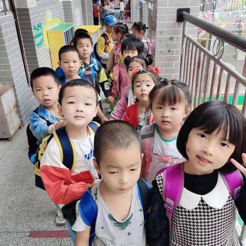 《幼心万花筒，绚丽而多彩》——步头降苗族乡中心幼儿园／第三周